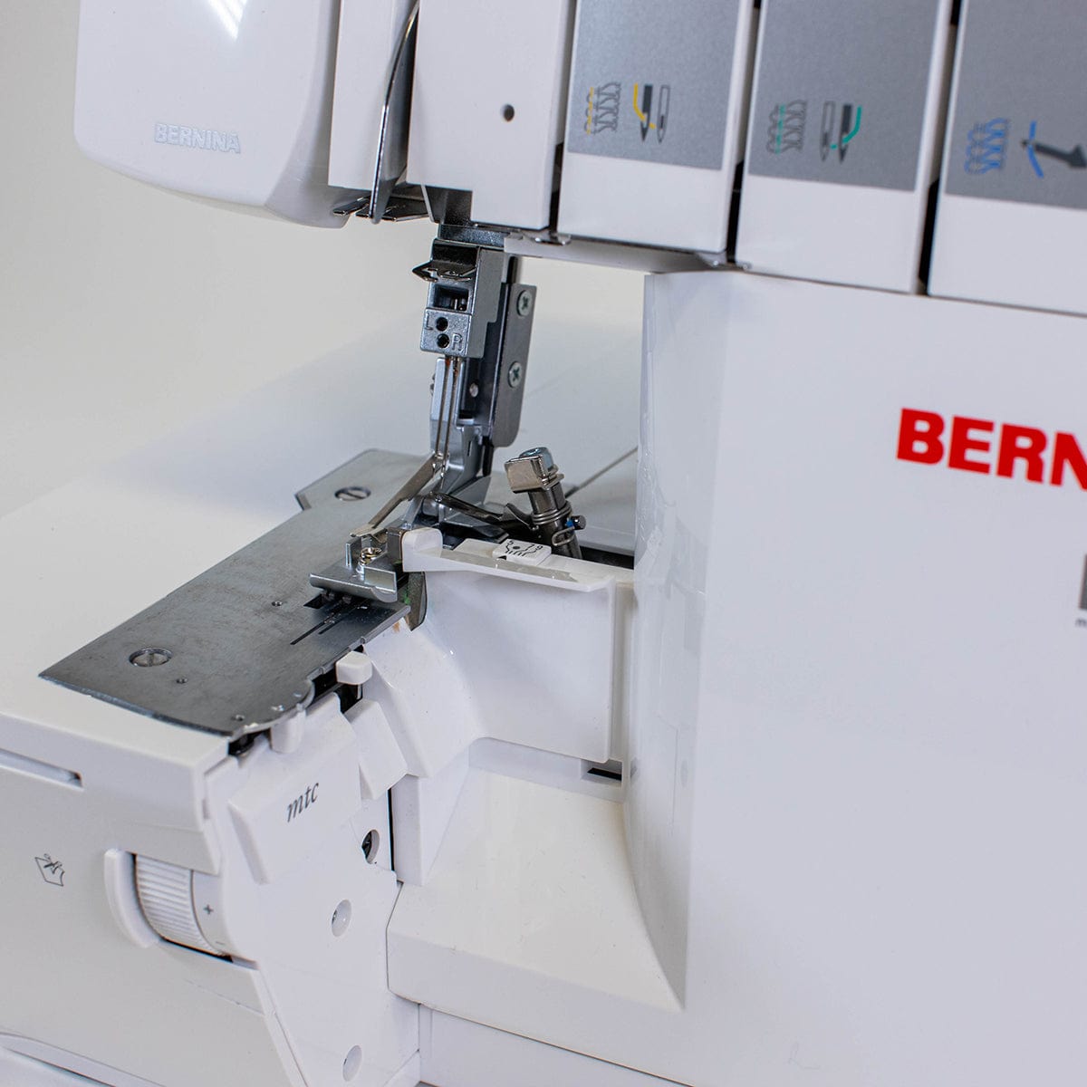 EX-DISPLAY Bernina L460 Overlocker