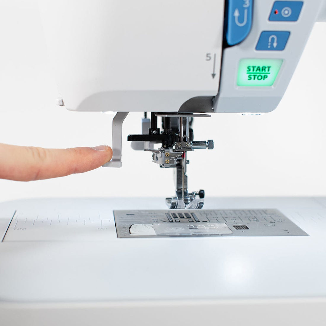 Customer Return Janome Atelier 7 Sewing Machine includes Free Quilting Kit worth £203