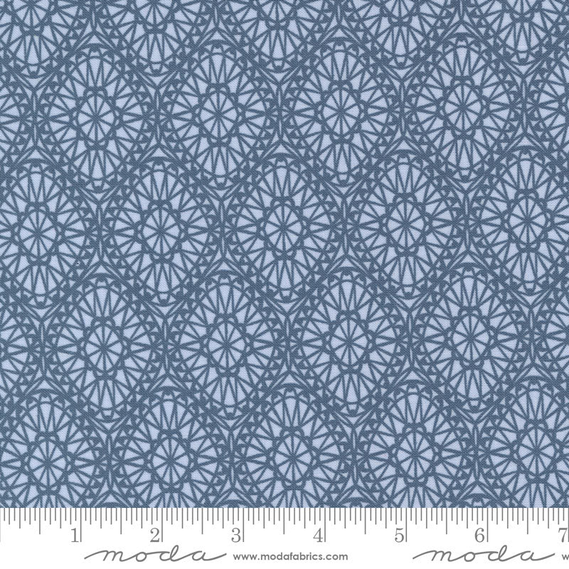 Moda Seaglass Summer Picnic Blanket Dappled Blue 43182-17 Ruler Image